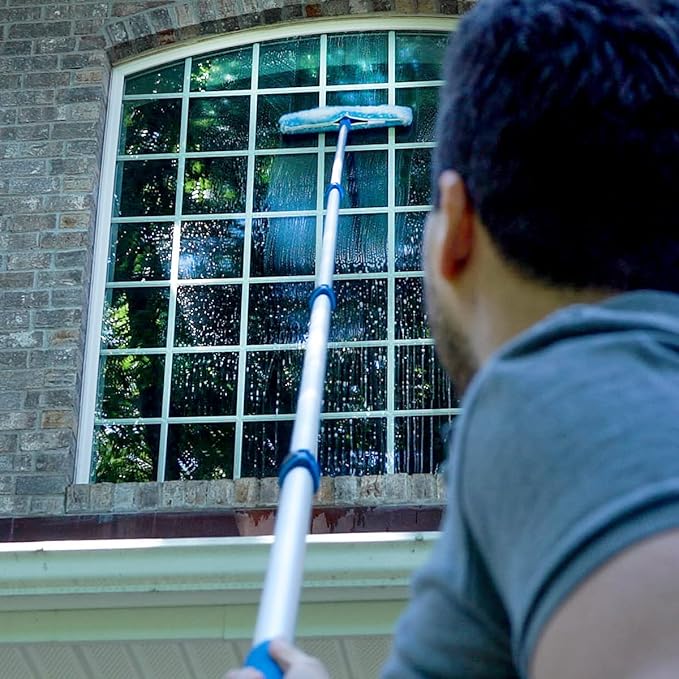 Unger Professional Connect & Clean 3’-6’ Aluminum Telescopic Extension Pole with Locking Cone & Quick-Flip Clamp