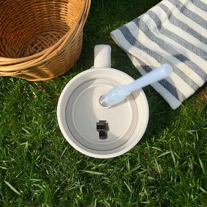 16oz/470ml Glass Oil Sprayer, 2 in 1 Oil Dispenser for Kitchen Gadgets, Oil Dispenser with Brush,Food Grade Premium Spray Bottle with brush Control for Salad, Frying, BBQ (Casual)
